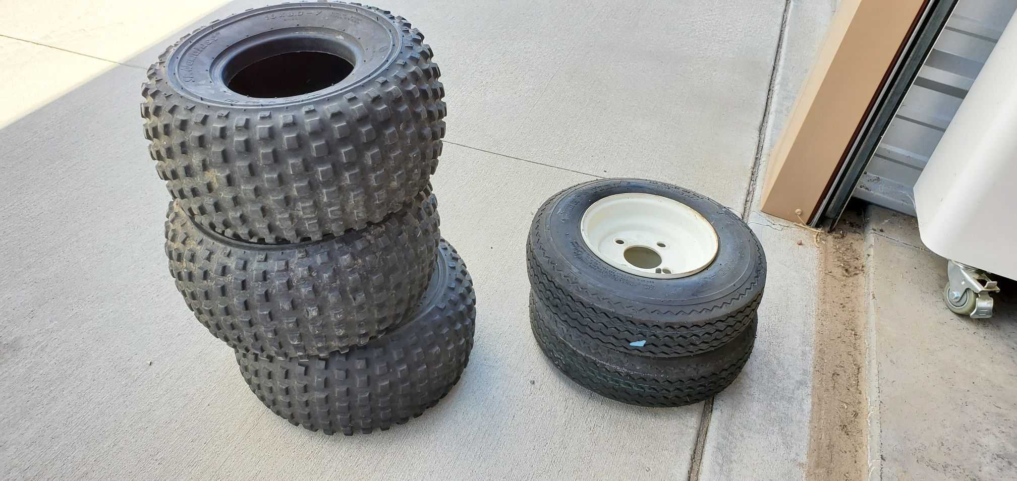 Tires (lawn mower)