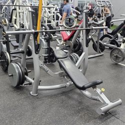 Hoist Incline Bench Press