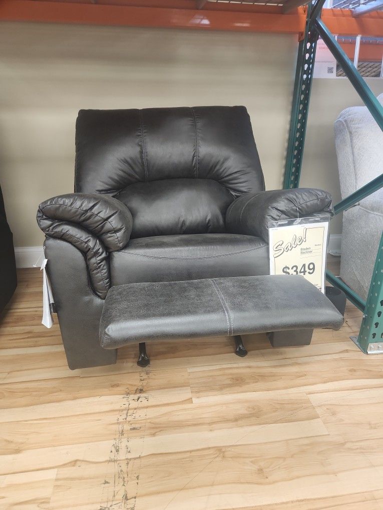 Bladen Recliner