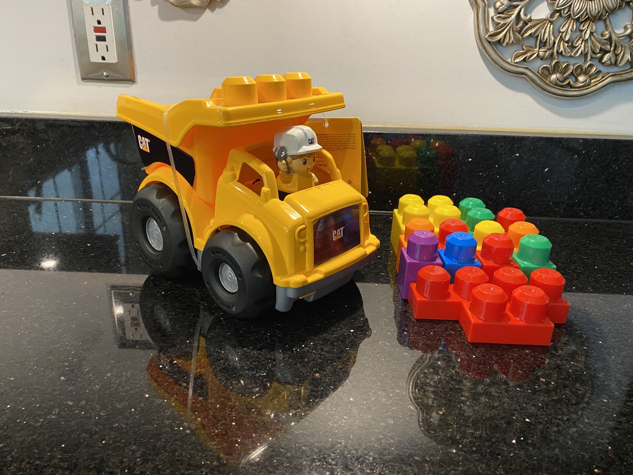 MEGA BLOKS Cat Lil’ Dump Truck with 14 Bloks by Fisher Price for 1-5 Years