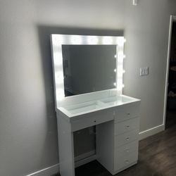White Makeup Vanity With Mirror 