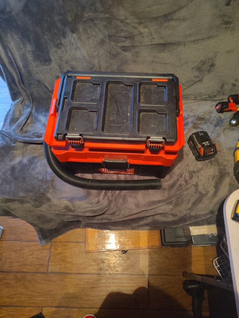 Milwaukee Vacuum