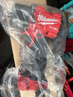 Milwaukee m18 fuel 1/2 impact new