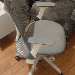 Sayl Office Desk Chair by Herman Miller adjustable arms and sliding seat 