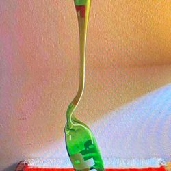 BOTELLA ANTIGUA ARTISTICA DE CRISTAL VERDE