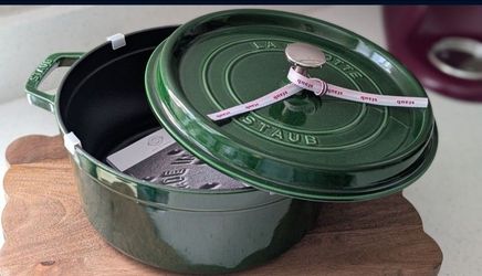 NIB Staub 5.5-Qt Round Dutch Oven - Basil Majolique Green (New)