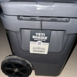 Brand New Un-used Yeti Roadie 32 W/ Wheels