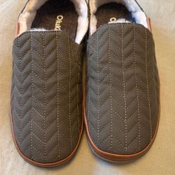 Olukai Slippers Men’s Size 9