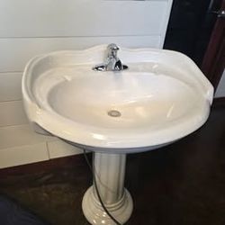 Pegasus Pedestal Sink with Delta Faucet