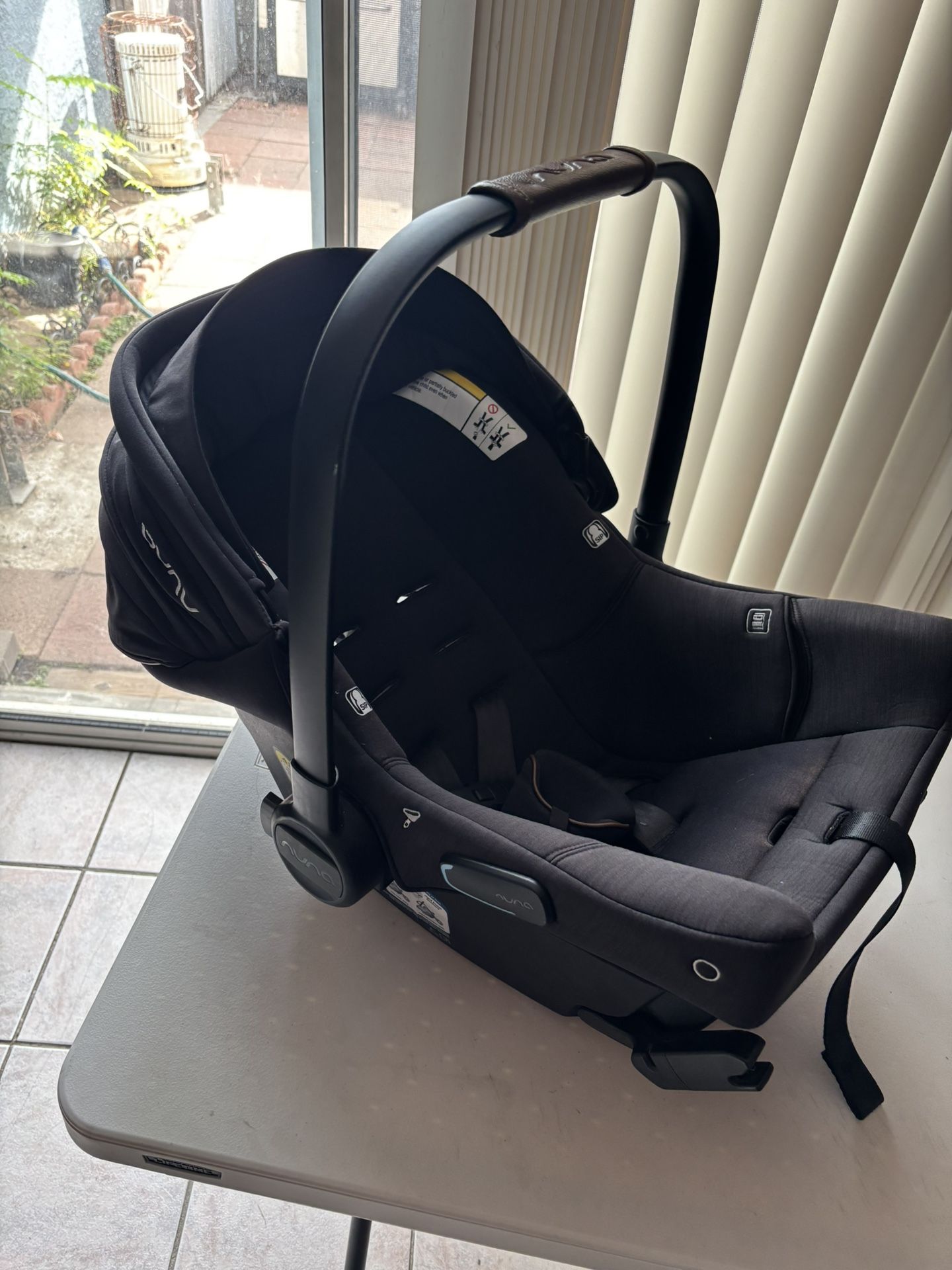 Nuna Infant Car seat 