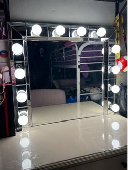 Hollywood style vanity mirror - 12 lights with switch