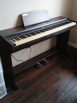 Suzuki keyboard with stand