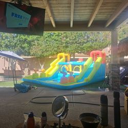 Bounce House W Water Features 
