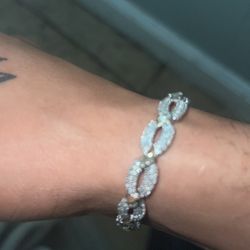 10k Women’s Diamond Bracelet 