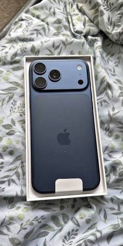 IPhone 17 Pro Max 256 GB ( BLUE COLOR ONLY)WILL GET SILVER SUNDAY!