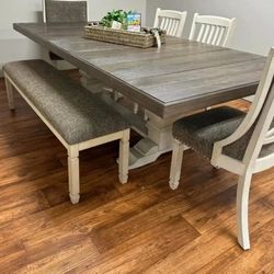 Bolanburg Antique White Two-tone Extendable Dining Set Table, 4 Chairs, Table 