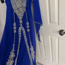 Beautiful blue color, dress size, medium, and small