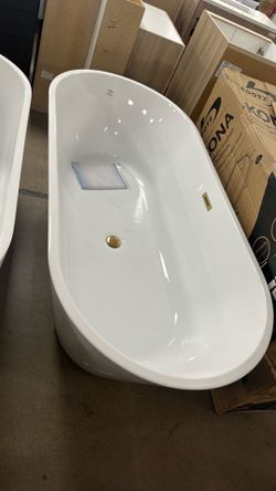 67”x32” free standing acrylic bathtub