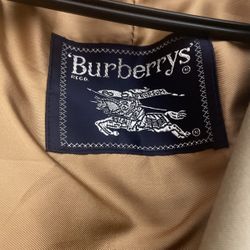 Burberry’s Coat NEW