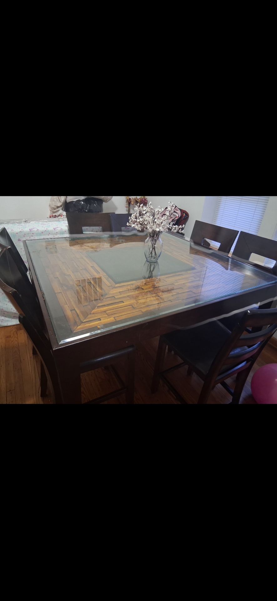 dining room   8 chairs for use