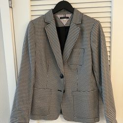 Tommy Hilfiger https://offerup.com/redirect/?o=SmFja2V0Lk5ldw==