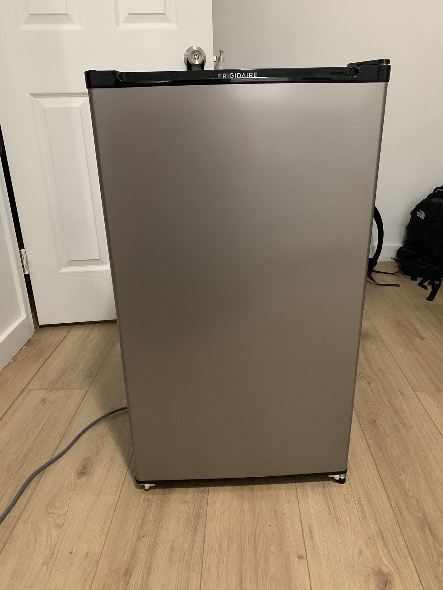 Frigidaire mini fridge 4.5 cu. ft. with top freezer