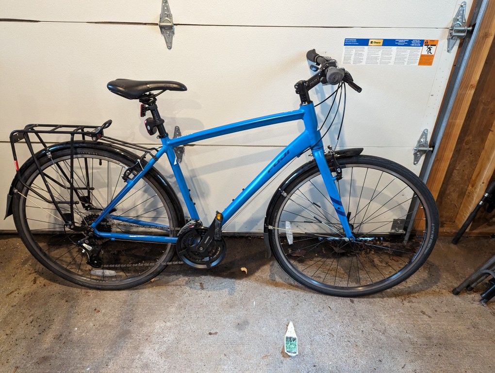Fuji Absolute 2.1 Commuter bike 19in