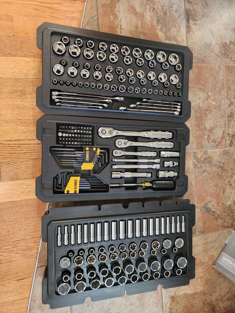 225 pcs. DEWALT COMPLETE SOCKET SET 1/4,3/8 and 1/2 IN,BRAND NEW , LIFETIME WARRANTY , NEW
