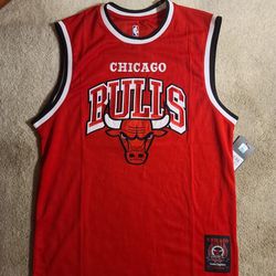 Chicago Bulls Jersey, Bulls Shorts, Crooks Jaacket & Hoodie