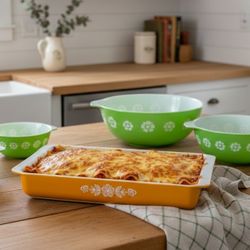 Vintage Pyrex Butterfly Gold 933 Baking Dish | 13.5" Lasagna Pan | MCM Harvest Gold
