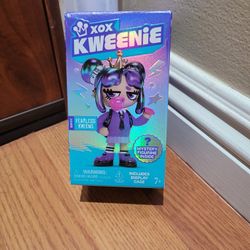 XOX KWEENIE! SERIES FEARLESS KWEENS! MYSTERY FIGURINE WITH DISPLAY CASE! BRAND NEW FACTORY SEALED!