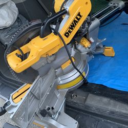 Dewalt 12” Sliding Saw LIKE NEW 