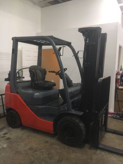 Forklifts equipment rentals