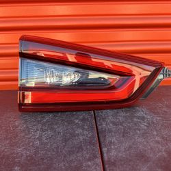 2020-2022 NISSAN ROGUE INNER DRIVER LH TAIL LIGHT OEM