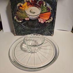 Indiana Glass Company Chip& Veggie Fruit & Dip Set