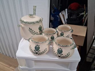 Soup torine and 4 cups