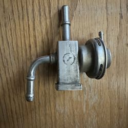 Bmw E46 M3 Fuel Pressure Regulator & Housing