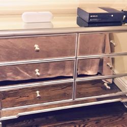 Mirrored 6-Drawer Dresser