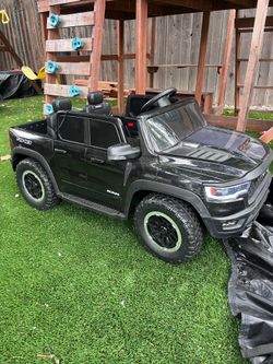 Licensed Ram Truck 24 V for kids, Black color.
