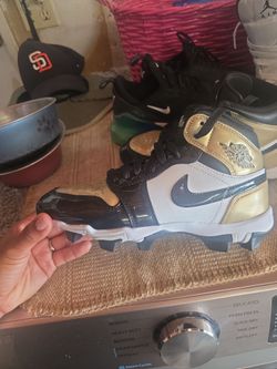 Boys 4y football cleats