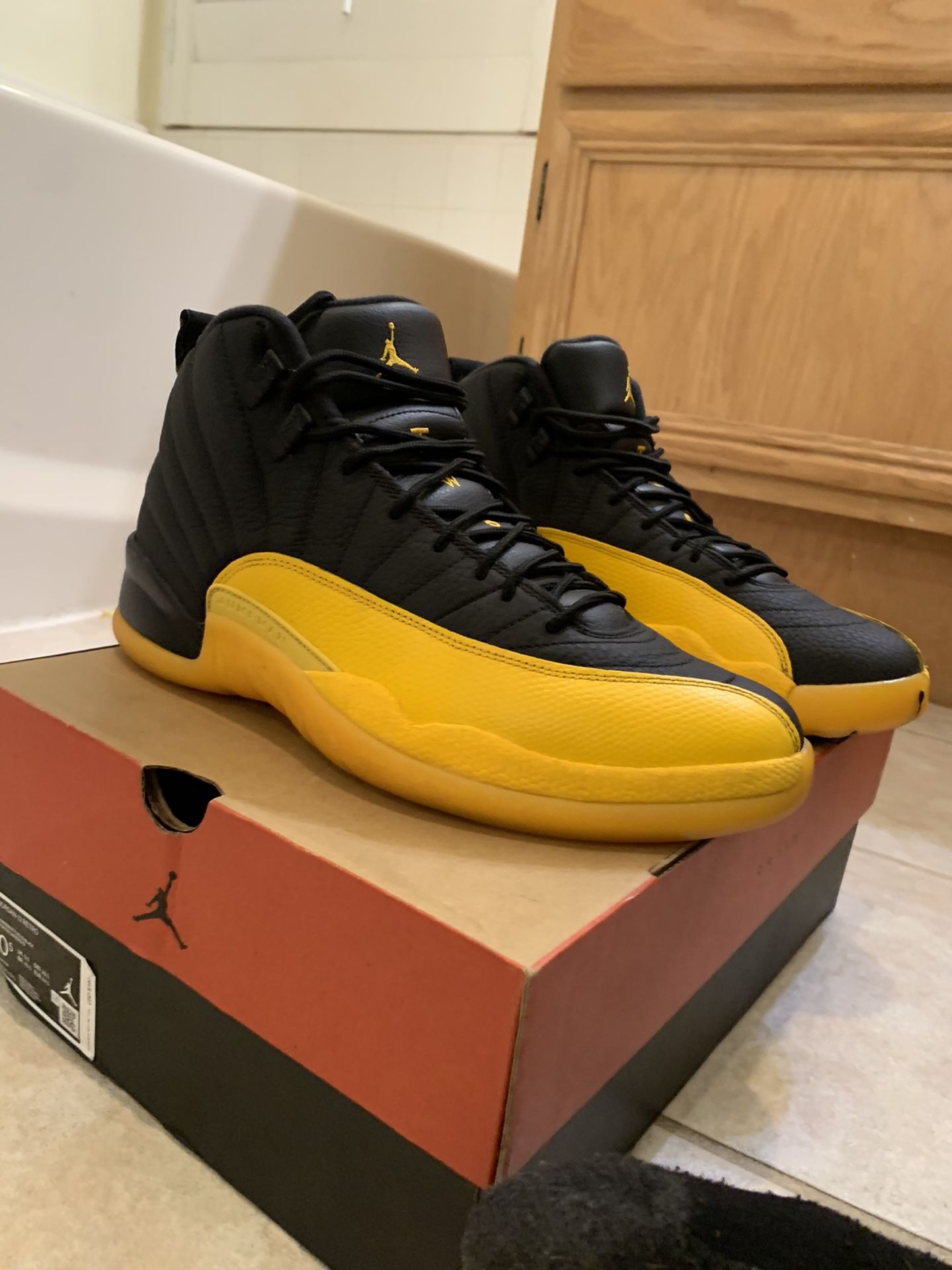 Jordan 12 University Gold