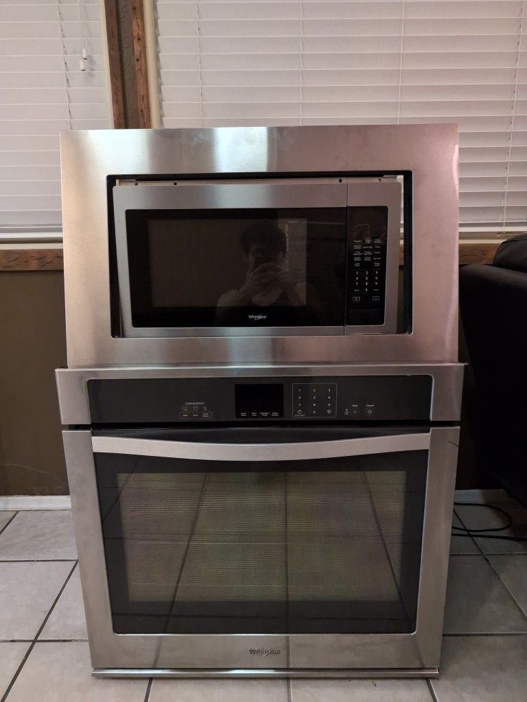 Whirlpool Oven And Microwave Set