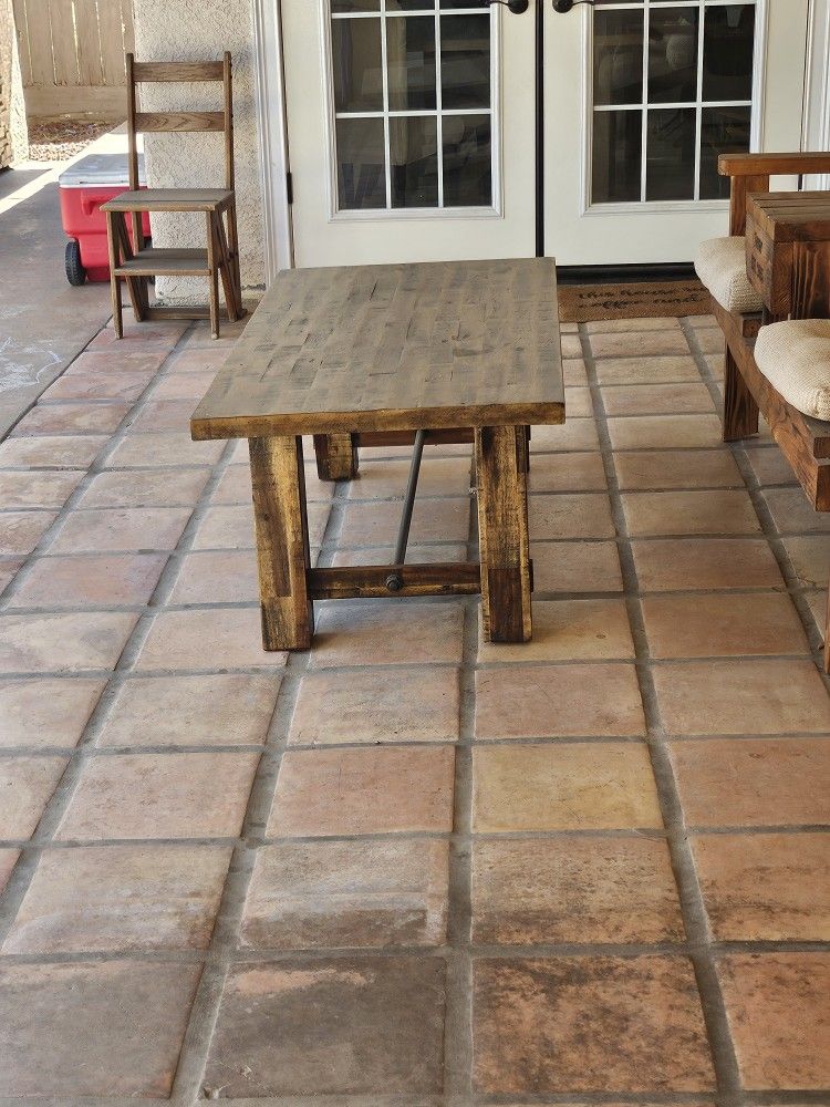 Outdoor/indoor Coffee Table