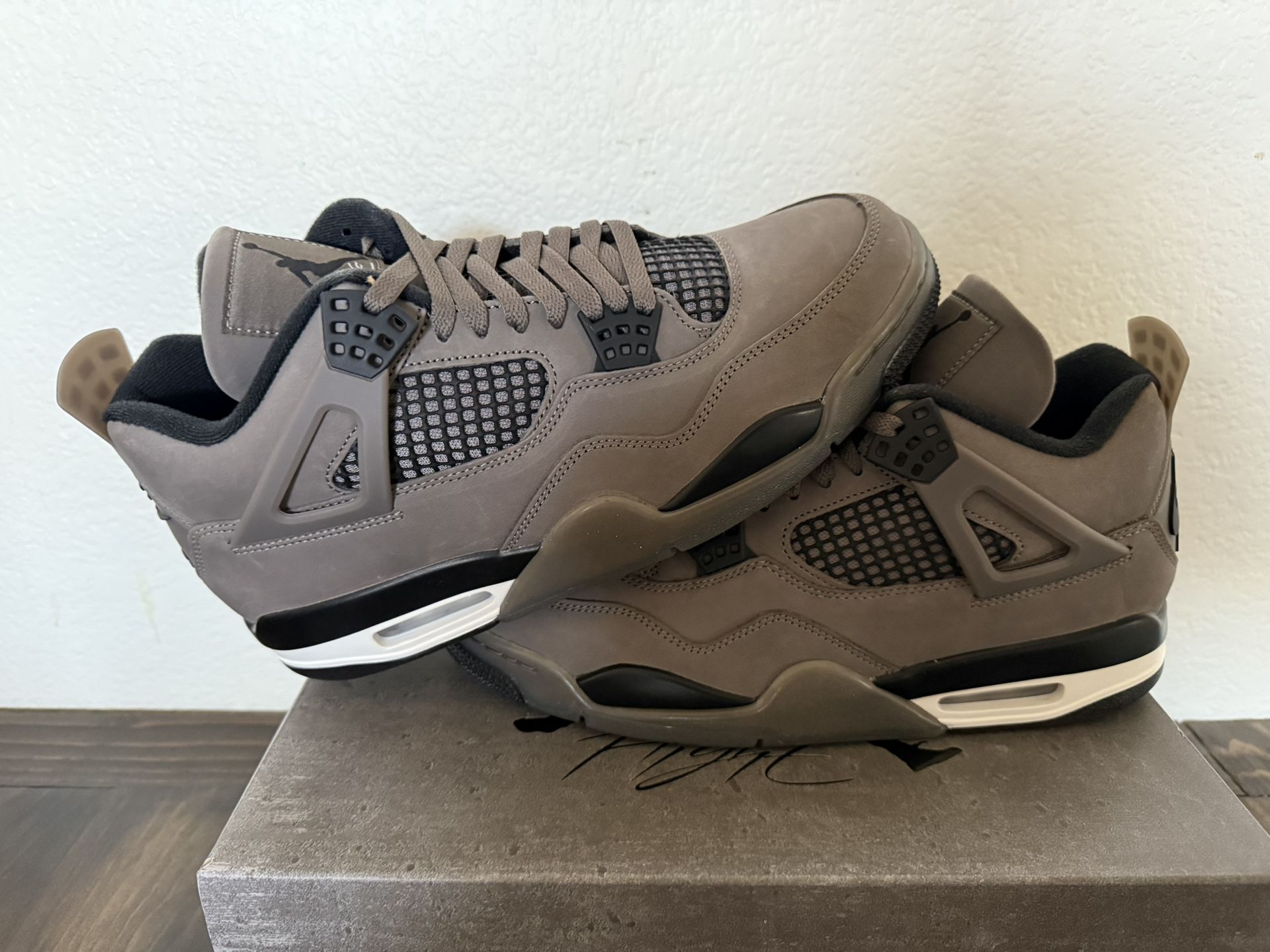 Jordan 4 - (Cavestone)