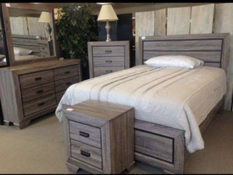 QUEEN SIZE 5 PCS RUSTIC BEDROOM SET WITH ALL DRESSERS INCLUDED