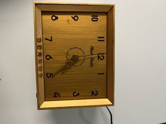 Benrus vintage clock radio