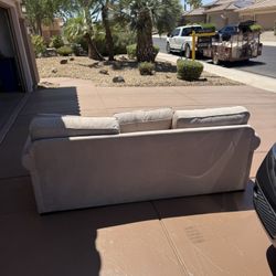 Couch (Used) Excellent Condition 
