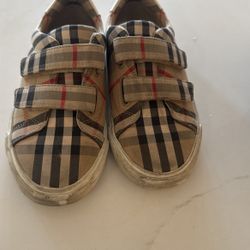 Kids Luxury Shoes . Burberry .original . Size 31
