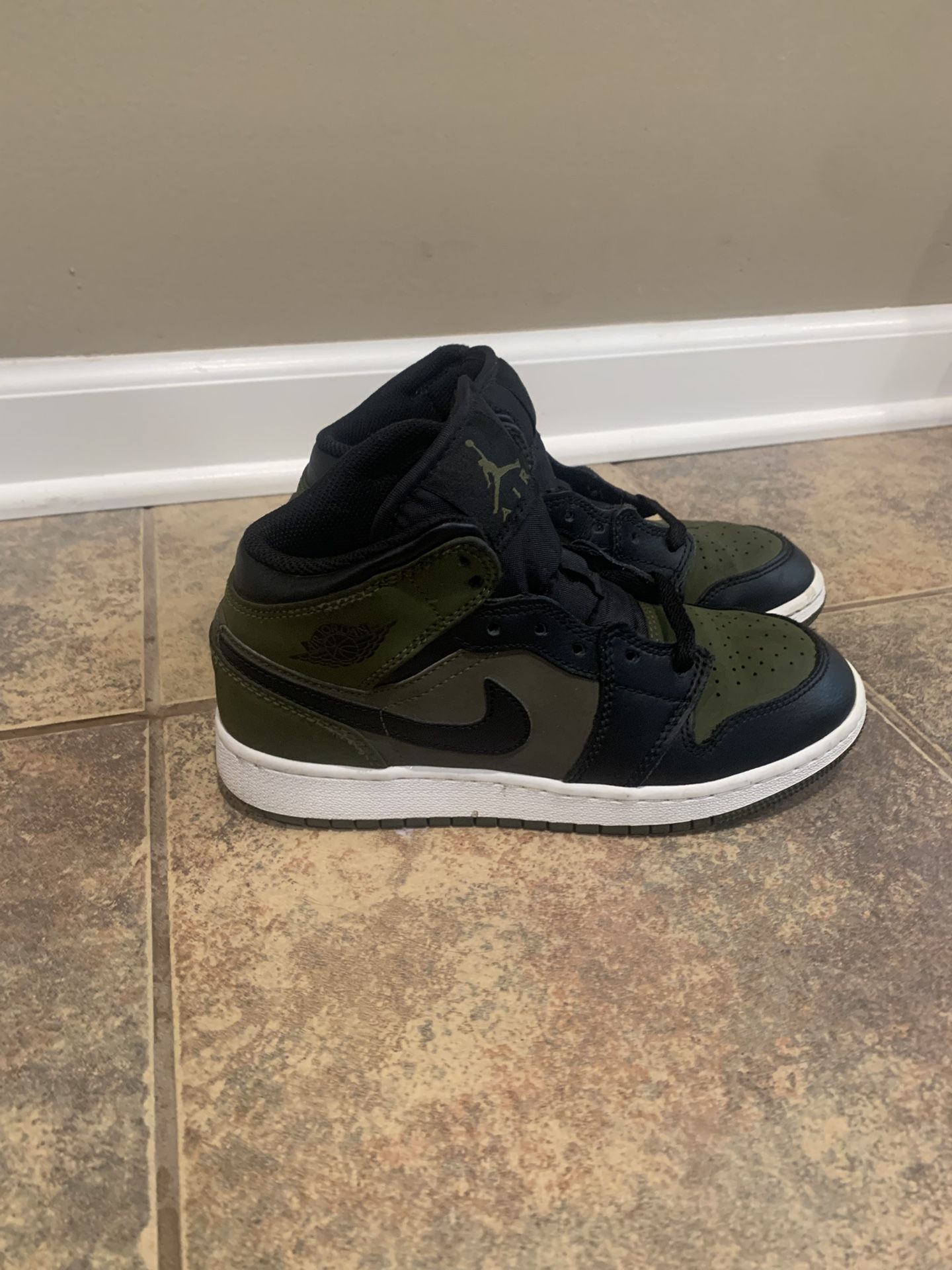 Jordan 1 Olive