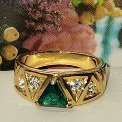 #2394, GOLD PLATED RING VINTAGE TRIANGLE GARNET STONE & CUBIC ZIRCONIA  